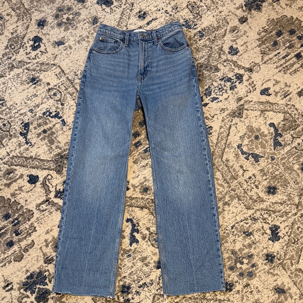 Abercrombie & Fitch High-Rise Straight Leg Jeans in Medium Blue